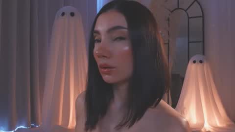 Amy Armstrong online show from 10/28/25, 07:38