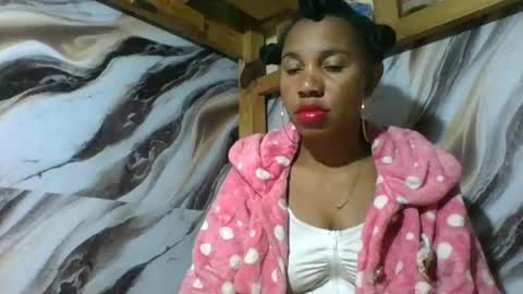 Snapshot of amyatche chatting on 06/22/26, 05:37 Amyatche online show from 06/22/26, 05:37