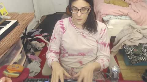 Trashely Gimpson online show from 03/04/25, 10:46