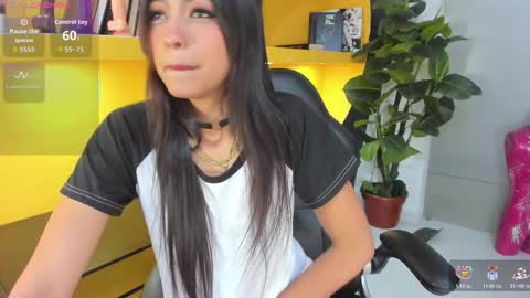 Snapshot of amyblackwood chatting on 11/08/25, 08:29 Amy online show from 11/08/25, 08:29