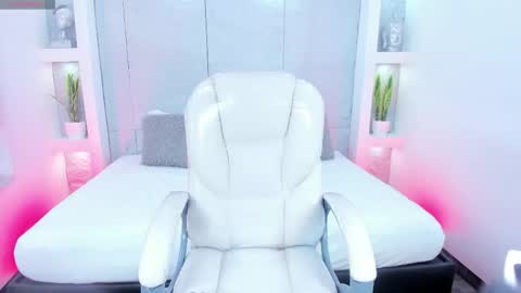 amy online show from 11/25/25, 11:32