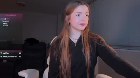 Snapshot of amyjj chatting on 12/17/24, 05:18 Amy online show from 12/17/24, 05:18