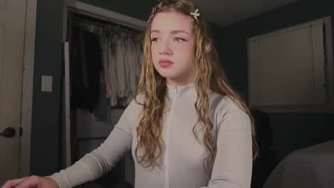 Snapshot of amyjj chatting on 09/23/25, 05:10 Amy online show from 09/23/25, 05:10