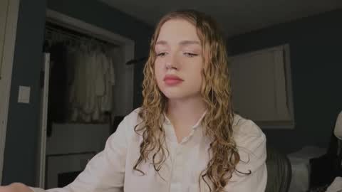 Snapshot of amyjj chatting on 11/09/25, 05:39 Amy online show from 11/09/25, 05:39