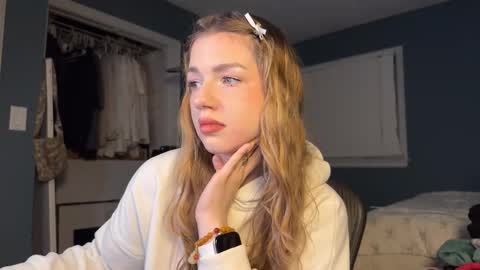 Snapshot of amyjj chatting on 11/12/25, 07:09 Amy online show from 11/12/25, 07:09