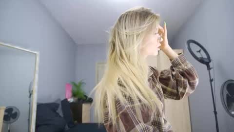 amylanee online show from 09/19/25, 07:54