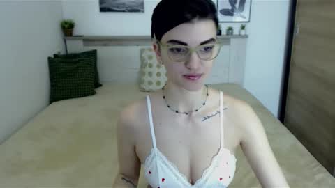 Snapshot of amylexy chatting on 03/08/25, 10:11 Hi there guys My pleasure in your hands pvt is open online show from 03/08/25, 10:11