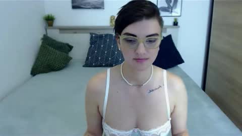 Snapshot of amylexy chatting on 09/29/25, 04:01 Hi there guys My pleasure in your hands pvt is open online show from 09/29/25, 04:01