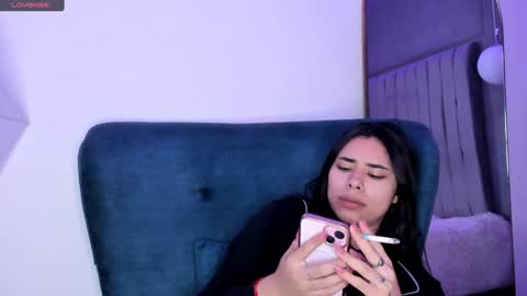 Snapshot of amyolimpo chatting on 01/28/25, 04:39 Amy ... Nice to meet u   thumb up me please its important online show from 01/28/25, 04:39