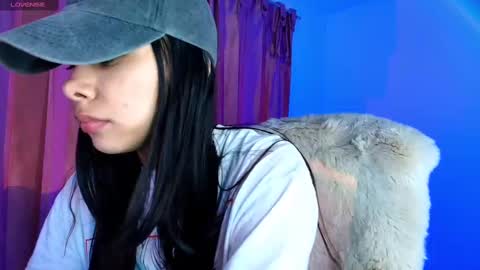 Snapshot of amyolimpo chatting on 09/23/25, 11:08 Amy ... Nice to meet u   thumb up me please its important online show from 09/23/25, 11:08