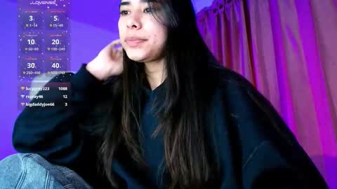 Snapshot of amyolimpo chatting on 11/26/25, 01:39 Amy ... Nice to meet u thumb up me please its important online show from 11/26/25, 01:39