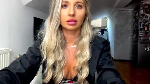 amyroberta92 online show from 01/30/25, 10:19