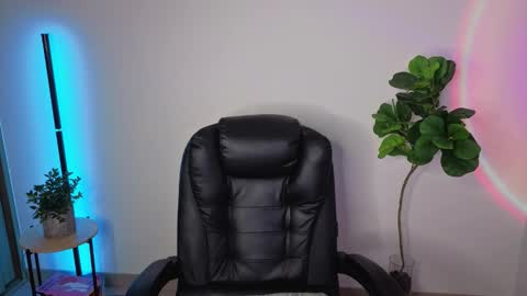 Aleja  online show from 10/19/25, 06:14