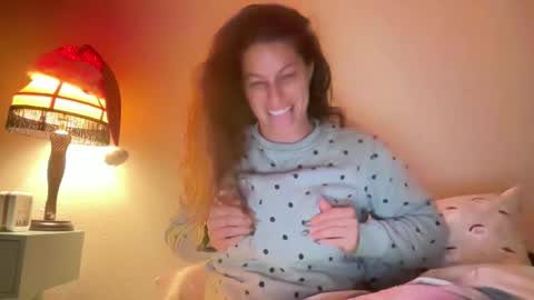 Snapshot of amysmilez chatting on 12/14/25, 10:42 Amy Smilez online show from 12/14/25, 10:42