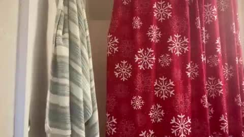 Snapshot of amysmilez chatting on 12/15/25, 04:11 Amy Smilez online show from 12/15/25, 04:11