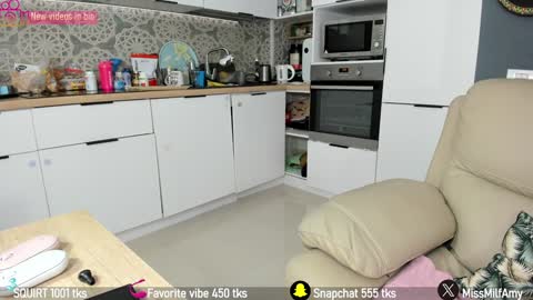 Snapshot of amysuperheroes chatting on 01/22/25, 09:24 Next stream Dec 3 online show from 01/22/25, 09:24