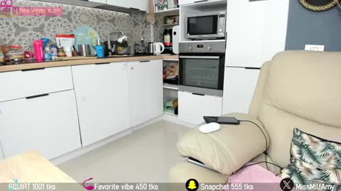 Snapshot of amysuperheroes chatting on 01/22/25, 12:27 Next stream Dec 3 online show from 01/22/25, 12:27