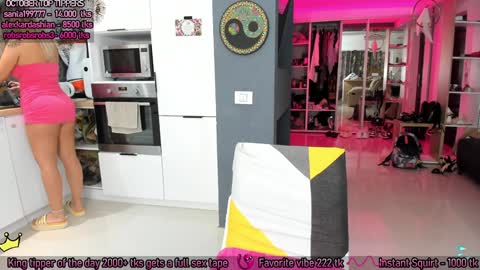 Snapshot of amysuperheroes chatting on 10/18/25, 08:15 Next stream Dec 3 online show from 10/18/25, 08:15