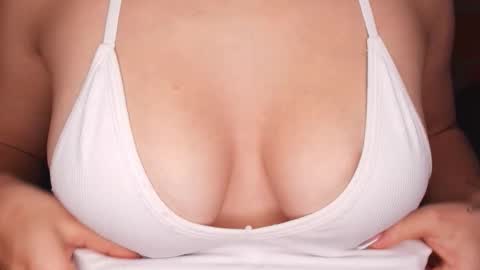 IG amyw0w   online show from 12/18/25, 06:47