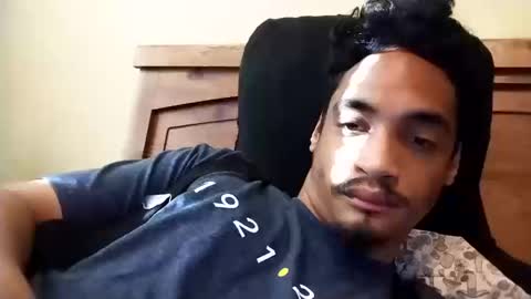 Snapshot of an377432 chatting on 10/15/25, 09:48 an377432 online show from 10/15/25, 09:48