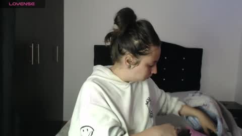 ana_arms_ online show from 04/09/26, 02:55