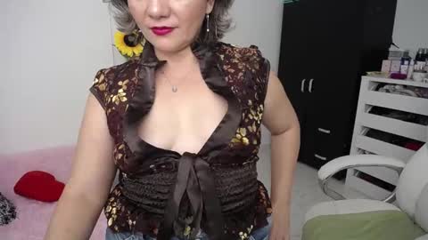 Snapshot of ana_hotmilf chatting on 12/22/24, 04:06  Ana  online show from 12/22/24, 04:06