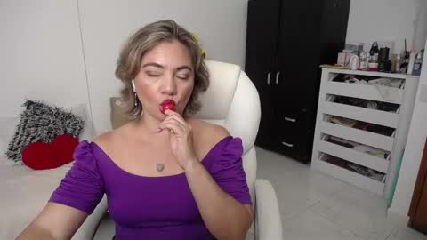 Snapshot of ana_hotmilf chatting on 01/08/25, 11:09  Ana  online show from 01/08/25, 11:09