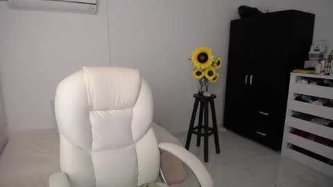 Snapshot of ana_hotmilf chatting on 03/07/25, 06:54  Ana  online show from 03/07/25, 06:54