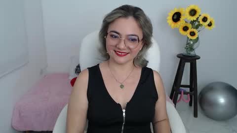 Snapshot of ana_hotmilf chatting on 09/23/25, 10:46  Ana  online show from 09/23/25, 10:46