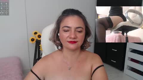 Snapshot of ana_hotmilfx chatting on 12/02/24, 04:09 ANA online show from 12/02/24, 04:09