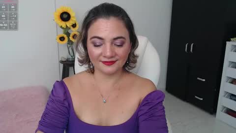 Snapshot of ana_hotmilfx chatting on 12/19/24, 12:24 ANA online show from 12/19/24, 12:24