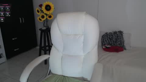 Snapshot of ana_hotmilfx chatting on 03/09/25, 01:04 ANA online show from 03/09/25, 01:04