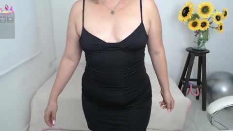 Snapshot of ana_hotmilfx chatting on 09/13/25, 12:21 ANA online show from 09/13/25, 12:21