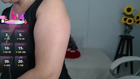 Snapshot of ana_hotmilfx chatting on 10/15/25, 01:28 ANA online show from 10/15/25, 01:28