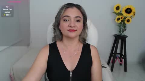 Snapshot of ana_hotmilfx chatting on 10/21/25, 12:44 ANA online show from 10/21/25, 12:44