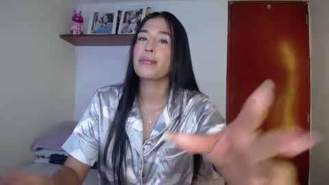 Ana online show from 10/31/25, 09:10