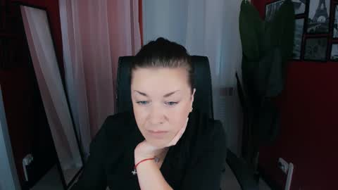 Ana online show from 09/16/25, 10:05