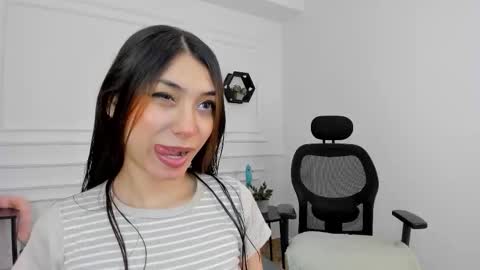 Snapshot of ana_muller19 chatting on 11/04/25, 11:26 Ana online show from 11/04/25, 11:26