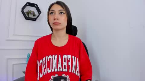 Snapshot of ana_muller19 chatting on 11/06/25, 12:11 Ana online show from 11/06/25, 12:11