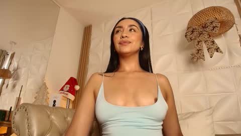 Snapshot of ana_riveros chatting on 12/19/25, 08:38 online show from 12/19/25, 08:38