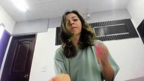 Snapshot of ana_spencerr chatting on 02/04/26, 11:27 Ana online show from 02/04/26, 11:27