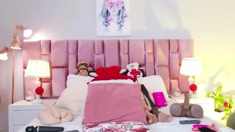 anaa_bellaa online show from 05/19/26, 12:11