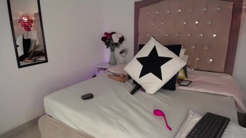 Ana Moon  online show from 02/06/25, 05:25