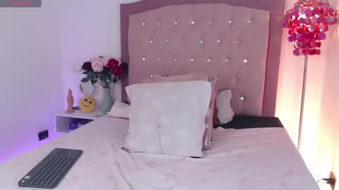 Ana Moon  online show from 09/15/25, 04:34