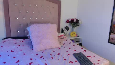 Ana Moon  online show from 11/25/25, 05:07