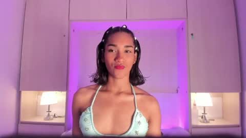 anaacollins_ online show from 04/30/26, 12:11