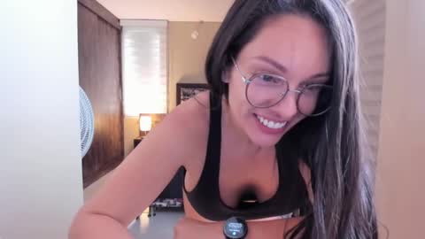 Snapshot of anabel_25 chatting on 12/18/24, 04:06 Anabel online show from 12/18/24, 04:06