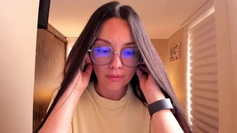 Snapshot of anabel_25 chatting on 03/10/25, 06:12 Anabel online show from 03/10/25, 06:12