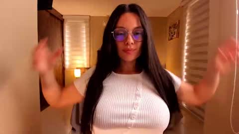 Snapshot of anabel_25 chatting on 09/24/25, 03:37 Anabel online show from 09/24/25, 03:37