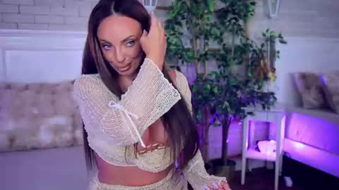 Snapshot of anabellastar chatting on 07/11/26, 03:53 anabellastar online show from 07/11/26, 03:53